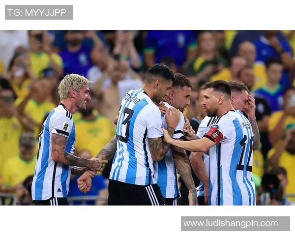 梅西带领球队夺冠看台上的足球明星们欢庆盛况