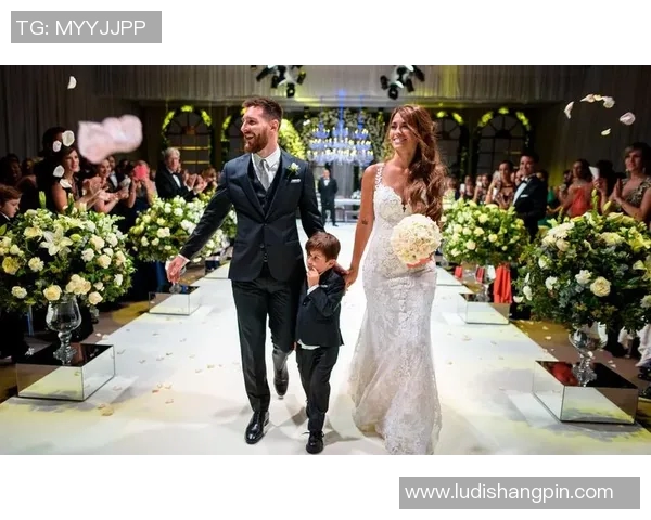 欧美足球明星与粉丝亲密互动的精彩瞬间合集