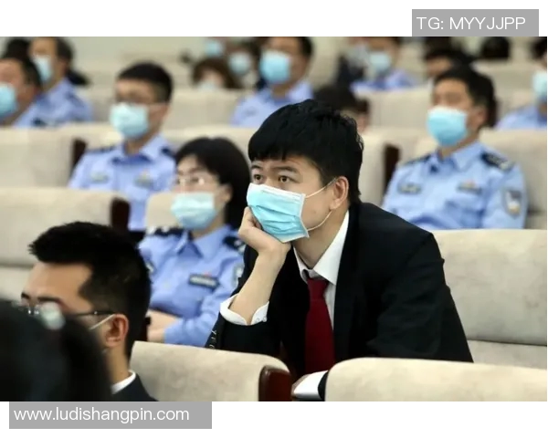 法国足球明星遭遇盗窃事件引发广泛关注与讨论